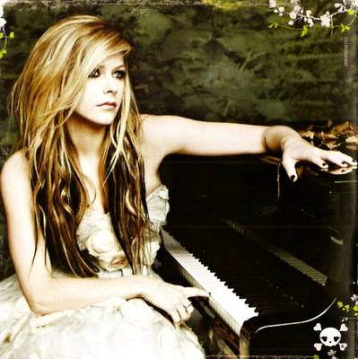 avril-lavigne-goodbye-lullaby-2011-inside-cover-66131